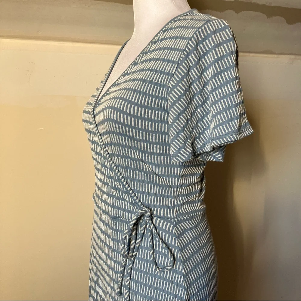Caution to the Wind Baby Blue Faux Wrap Short Sleeve Mini Dress size Medium - Picture 6 of 8